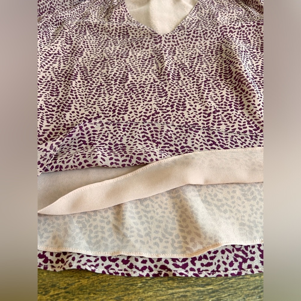 JOIE Bolona 100% Silk Puff-Sleeve Blouse in Tan and maroon - Picture 9 of 15